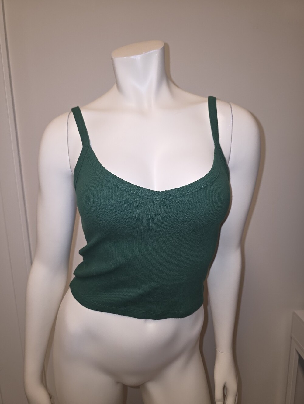 Forever 21 Dark Green Ribbed V-Neck Cropped Camisole S